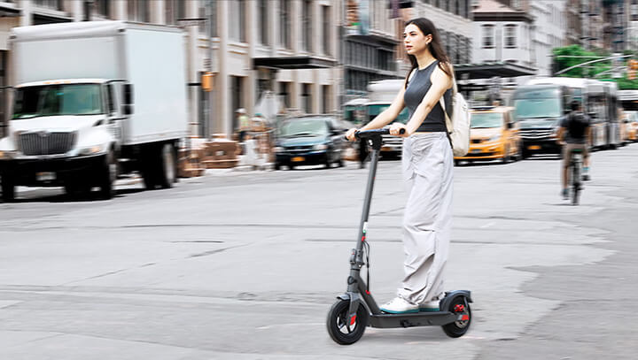 The Pros and Cons of Electric Scooters: Finding the Balance between Convenience and Challenges